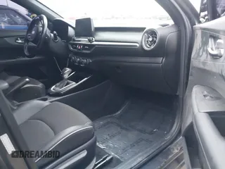 2021 Kia Forte GT-Line z VIN 3KPF34AD9ME316424, wystawiony jako IAAI lot #41467687 z przebiegiem 86 059 mil mil oraz . Historia ofert i sprzedaży dostępna na DreamBid. Obrazek 5.