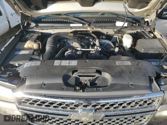 2005 Chevrolet Silverado 3500 LT z VIN 1GCJC33295F842978, wystawiony jako Copart lot #76888184 z przebiegiem Nie podano mil oraz Szkoda całkowita • Salvage title. Historia ofert i sprzedaży dostępna na DreamBid. Obrazek 7.