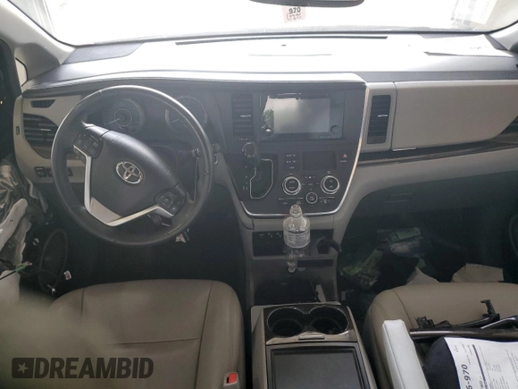 2017 Toyota Sienna XLE Auto Access Seat z VIN 5TDYZ3DC6HS799757, wystawiony jako Copart lot #60810605 z przebiegiem 195 449 mil mil oraz Szkoda całkowita • Salvage title. Historia ofert i sprzedaży dostępna na DreamBid. Obrazek 8.