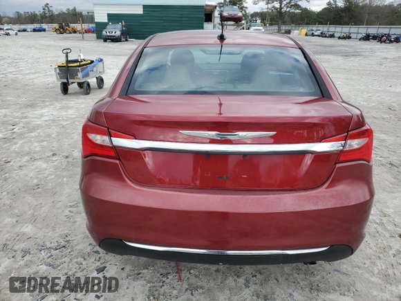 2014 Chrysler 200 Touring z VIN 1C3CCBBB2EN102221, wystawiony jako Copart lot #47847985 z przebiegiem 141 912 mil mil oraz Szkody całkowita. Historia ofert i sprzedaży dostępna na DreamBid. Obrazek 6.
