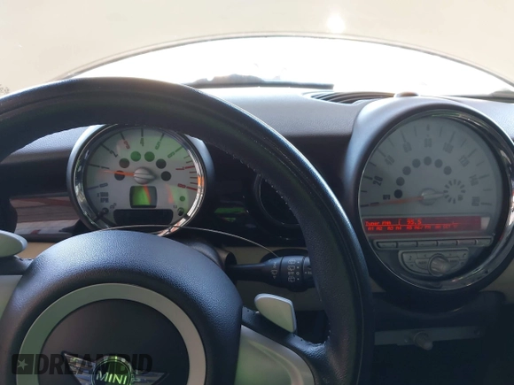2009 MINI Hardtop S с VIN WMWMF73509TW82449, выставлен на аукционе IAAI как лот 42304286 с пробегом Не указан миль и . История ставок и продаж доступна на DreamBid. Изображение 7.