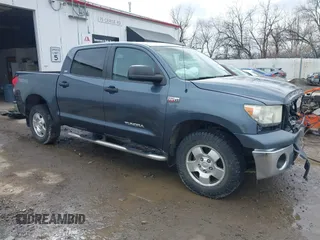 2008 Toyota Tundra z VIN 5TFDV54198X077455, wystawiony jako IAAI lot #41668660 z przebiegiem 164 008 mil mil oraz . Historia ofert i sprzedaży dostępna na DreamBid. Obrazek 1.