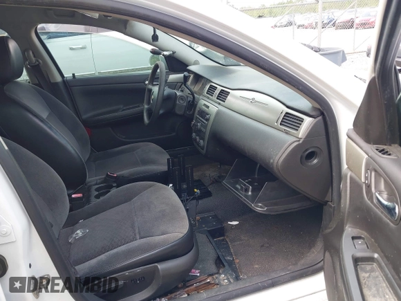 2014 Chevrolet Impala Police Police z VIN 2G1WD5E30E1114342, wystawiony jako IAAI lot #42388443 z przebiegiem 119 929 mil mil oraz . Historia ofert i sprzedaży dostępna na DreamBid. Obrazek 5.