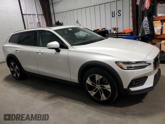 2024 Volvo V60 Plus with VIN YV4L12WY6R2136392, listed as a Copart auction lot 42932275 with 8,443 mi miles and Salvage title. Bid and sale history available at DreamBid. Image 4.