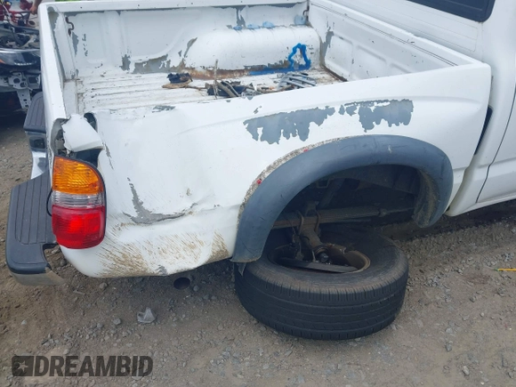2001 Toyota Tacoma PreRunner z VIN 5TEGN92N11Z805360, wystawiony jako IAAI lot #42128006 z przebiegiem 295 381 mil mil oraz . Historia ofert i sprzedaży dostępna na DreamBid. Obrazek 6.