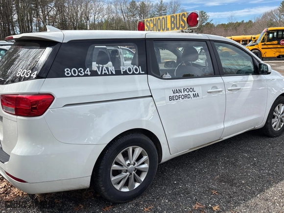 2018 Kia Sedona L with VIN KNDMA5C11J6409820, listed as a Copart auction lot 49841755 with 141,619 mi miles and Clean Title. Bid and sale history available at carsss.com. Image 4.