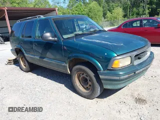 1997 GMC Jimmy SLE z VIN 1GKCS13W0V2524634, wystawiony jako IAAI lot #42196586 z przebiegiem 371 254 mil mil oraz . Historia ofert i sprzedaży dostępna na DreamBid. Obrazek 1.