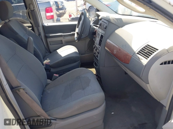 2009 Chrysler Town & Country LX with VIN 2A8HR44E79R549129, listed as a IAAI auction lot 42079369 with 102,805 mi miles. Bid and sale history available at carsss.com. Image 5.