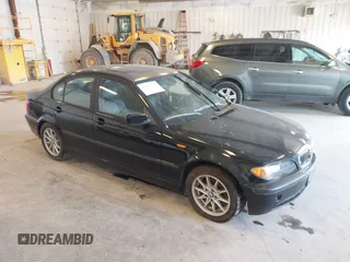 2004 BMW 3 Series 325i with VIN WBAEV334X4KL63050, listed as a IAAI auction lot 42117698 with 173,687 mi miles. Bid and sale history available at carsss.com. Image 1.
