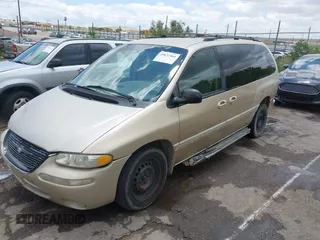 1999 Chrysler Town & Country LXi with VIN 1C4GP54L0XB512495, listed as a IAAI auction lot 39677461 with 284,495 mi miles. Bid and sale history available at carsss.com. Image 2.