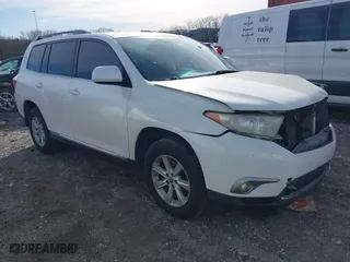 2011 Toyota Highlander with VIN 5TDBK3EH5BS064196, listed as a IAAI auction lot 41643416 with 157,112 mi miles. Bid and sale history available at carsss.com. Image 1.