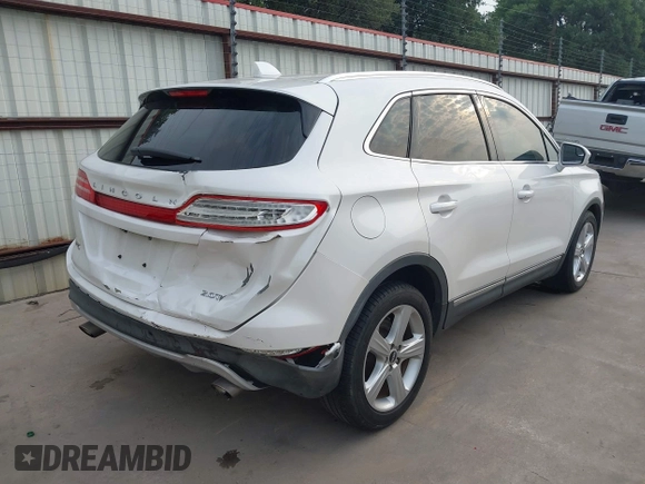 2017 Lincoln MKC Premiere z VIN 5LMCJ1C99HUL69530, wystawiony jako IAAI lot #42278151 z przebiegiem 45 809 mil mil oraz . Historia ofert i sprzedaży dostępna na DreamBid. Obrazek 4.