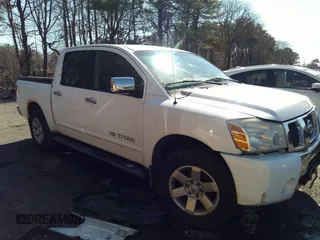 2005 Nissan Titan SE with VIN 1N6AA07B25N514643, listed as a IAAI auction lot 32638857 with 214,304 mi miles. Bid and sale history available at carsss.com. Image 1.