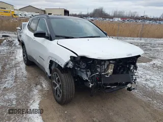 2024 Jeep Compass Limited z VIN 3C4NJDCN2RT103258, wystawiony jako IAAI lot #41246086 z przebiegiem 3 792 mil mil oraz . Historia ofert i sprzedaży dostępna na DreamBid. Obrazek 1.