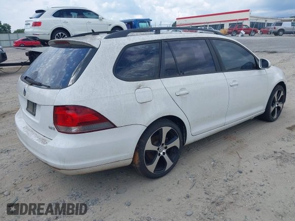 2011 Volkswagen Jetta SE with VIN 3VWPX7AJ5BM601475, listed as a IAAI auction lot 42633458 with Not provided miles and . Bid and sale history available at DreamBid. Image 4.