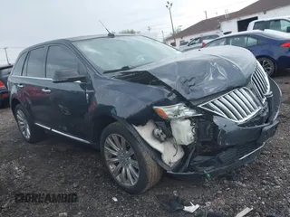 2013 Lincoln MKX z VIN 2LMDJ8JKXDBL40306, wystawiony jako IAAI lot #42163230 z przebiegiem 148 248 mil mil oraz . Historia ofert i sprzedaży dostępna na DreamBid. Obrazek 1.
