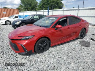 2025 Toyota Camry LE z VIN 4T1DAACK7SU054341, wystawiony jako Copart lot #52322975 z przebiegiem 9 842 mil mil oraz Szkoda całkowita • Salvage title. Historia ofert i sprzedaży dostępna na DreamBid. Obrazek 1.