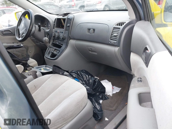 2008 Kia Sedona LX with VIN KNDMB233986206827, listed as a IAAI auction lot 41494022 with 365,699 mi miles. Bid and sale history available at carsss.com. Image 5.