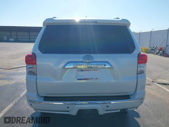 2011 Toyota 4Runner Trail z VIN JTEBU5JR7B5035496, wystawiony jako IAAI lot #42319548 z przebiegiem 253 437 mil mil oraz . Historia ofert i sprzedaży dostępna na DreamBid. Obrazek 17.