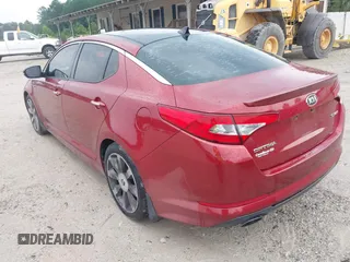 2013 Kia Optima SX z VIN 5XXGR4A6XDG133352, wystawiony jako IAAI lot #42899524 z przebiegiem 203 378 mil mil oraz . Historia ofert i sprzedaży dostępna na DreamBid. Obrazek 3.