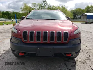 2014 Jeep Cherokee Trailhawk z VIN 1C4PJMBS2EW100476, wystawiony jako Copart lot #55130035 z przebiegiem 136 943 mil mil oraz Szkoda całkowita • Salvage title. Historia ofert i sprzedaży dostępna na DreamBid. Obrazek 5.