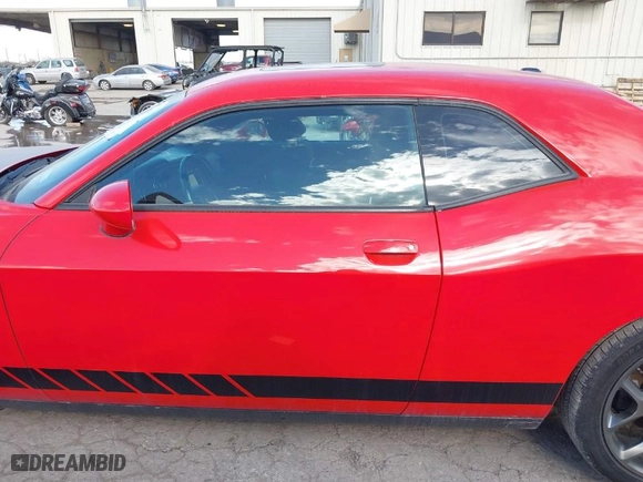 2015 Dodge Challenger R/T with VIN 2C3CDZAT2FH911390, listed as a IAAI auction lot 40882976 with 102,028 mi miles. Bid and sale history available at carsss.com. Image 14.