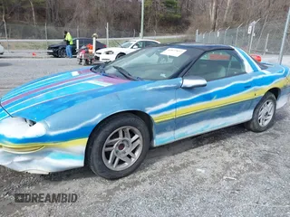 1994 Chevrolet Camaro z VIN 2G1FP22S6R2203690, wystawiony jako IAAI lot #41827837 z przebiegiem 183 917 mil mil oraz . Historia ofert i sprzedaży dostępna na DreamBid. Obrazek 2.
