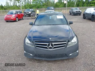 2014 Mercedes-Benz C 250 Sport z VIN WDDGF4HB0EA957858, wystawiony jako IAAI lot #42253090 z przebiegiem 192 097 mil mil oraz . Historia ofert i sprzedaży dostępna na DreamBid. Obrazek 12.