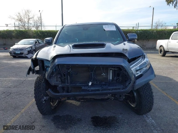 2021 Toyota Tacoma 2WD SR5 with VIN 3TMAZ5CN8MM152559, listed as a IAAI auction lot 41424914 with 52,833 mi miles. Bid and sale history available at carsss.com. Image 13.