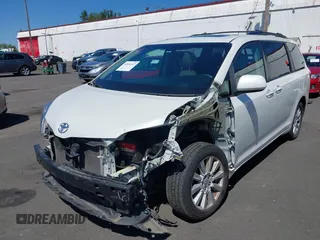 2017 Toyota Sienna XLE z VIN 5TDDZ3DC5HS162857, wystawiony jako IAAI lot #42054307 z przebiegiem 85 451 mil mil oraz . Historia ofert i sprzedaży dostępna na DreamBid. Obrazek 6.
