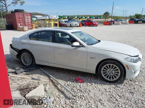 2013 BMW 5 Series 535i xDrive z VIN WBAFU7C59DDU76175, wystawiony jako IAAI lot #41433212 z przebiegiem 108 175 mil mil oraz . Historia ofert i sprzedaży dostępna na DreamBid. Obrazek 14.