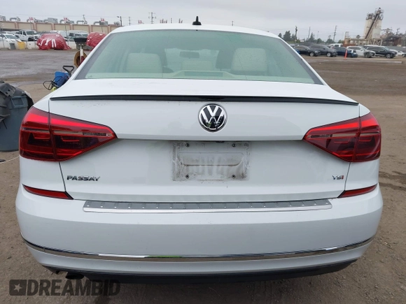 2019 Volkswagen Passat Wolfsburg Edition z VIN 1VWLA7A38KC004758, wystawiony jako IAAI lot #42404110 z przebiegiem 71 694 mil mil oraz . Historia ofert i sprzedaży dostępna na DreamBid. Obrazek 16.