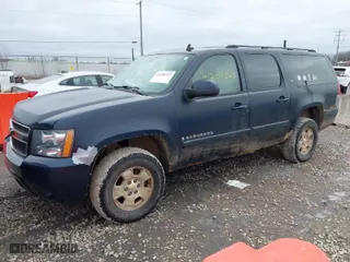 2007 Chevrolet Suburban LT with VIN 1GNFK16347J207403, listed as a IAAI auction lot 41208323 with 181,308 mi miles. Bid and sale history available at carsss.com. Image 2.