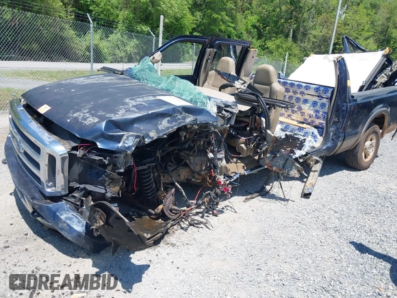 2005 Ford F-250 XL z VIN 1FTSW20P95EA30348, wystawiony jako IAAI lot #42199677 z przebiegiem Nie podano mil oraz . Historia ofert i sprzedaży dostępna na DreamBid. Obrazek 17.