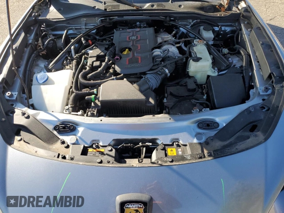 2017 FIAT 124 Spider Elaborazione Abarth z VIN JC1NFAEK6H0113755, wystawiony jako Copart lot #87475064 z przebiegiem Nie podano mil oraz Szkoda całkowita • Salvage title. Historia ofert i sprzedaży dostępna na DreamBid. Obrazek 11.