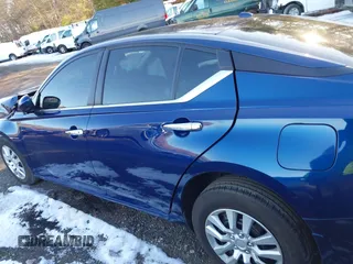 2019 Nissan Altima 2.5 S with VIN 1N4BL4BV2KC136380, listed as a IAAI auction lot 41016691 with 59,248 mi miles. Bid and sale history available at carsss.com. Image 14.