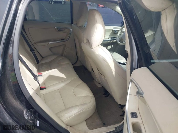 2010 Volvo XC60 3.0T with VIN YV4992DZXA2076751, listed as a IAAI auction lot 42065186 with 1 mi miles. Bid and sale history available at carsss.com. Image 8.