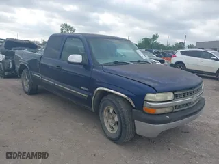 2000 Chevrolet Silverado 1500 LS with VIN 2GCEC19T8Y1156870, listed as a IAAI auction lot 42057588 with 306,580 mi miles. Bid and sale history available at carsss.com. Image 1.