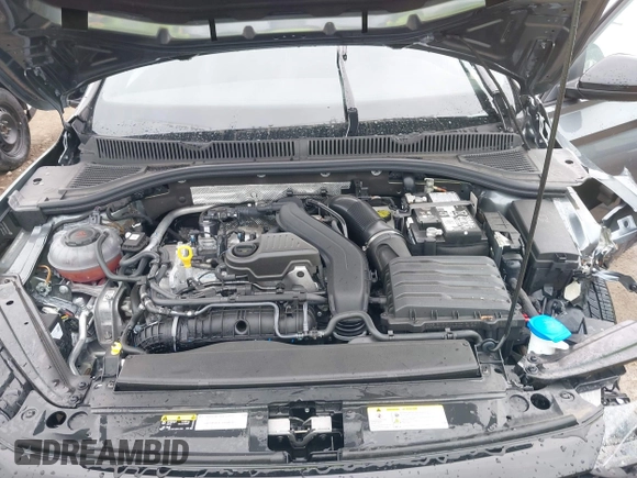 2024 Volkswagen Jetta Sport z VIN 3VWBM7BUXRM034024, wystawiony jako IAAI lot #42242892 z przebiegiem 7 996 mil mil oraz . Historia ofert i sprzedaży dostępna na DreamBid. Obrazek 10.