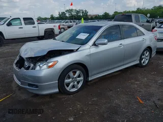 2008 Toyota Camry LE z VIN 4T1BE46K98U753908, wystawiony jako IAAI lot #42144867 z przebiegiem 158 520 mil mil oraz . Historia ofert i sprzedaży dostępna na DreamBid. Obrazek 2.