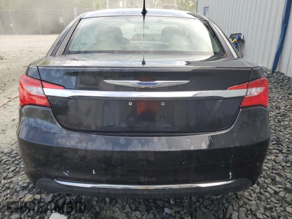 2011 Chrysler 200 Touring z VIN 1C3BC1FG6BN502855, wystawiony jako Copart lot #54063735 z przebiegiem 110 580 mil mil oraz Czysty tytuł • Clean title. Historia ofert i sprzedaży dostępna na DreamBid. Obrazek 6.