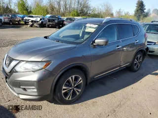 2017 Nissan Rogue SV z VIN JN8AT2MV7HW260826, wystawiony jako Copart lot #52941375 z przebiegiem 100 720 mil mil oraz Szkoda całkowita • Salvage title. Historia ofert i sprzedaży dostępna na DreamBid. Obrazek 1.