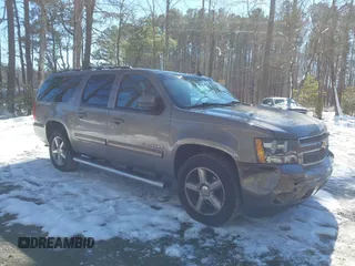 2013 Chevrolet Suburban LT with VIN 1GNSCJE08DR112648, listed as a IAAI auction lot 41623996 with 147,440 mi miles. Bid and sale history available at carsss.com. Image 1.