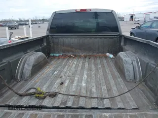 2002 GMC Sierra 1500 SLE z VIN 2GTEC19T121214213, wystawiony jako IAAI lot #41317517 z przebiegiem 209 031 mil mil oraz . Historia ofert i sprzedaży dostępna na DreamBid. Obrazek 8.