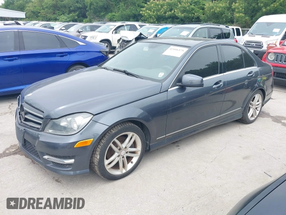 2014 Mercedes-Benz C 250 Sport z VIN WDDGF4HB5EA964773, wystawiony jako IAAI lot #42416375 z przebiegiem 113 333 mil mil oraz . Historia ofert i sprzedaży dostępna na DreamBid. Obrazek 17.