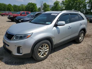 2015 Kia Sorento LX z VIN 5XYKTCA62FG627919, wystawiony jako Copart lot #59101405 z przebiegiem 167 757 mil mil oraz Szkoda całkowita • Salvage title. Historia ofert i sprzedaży dostępna na DreamBid. Obrazek 1.