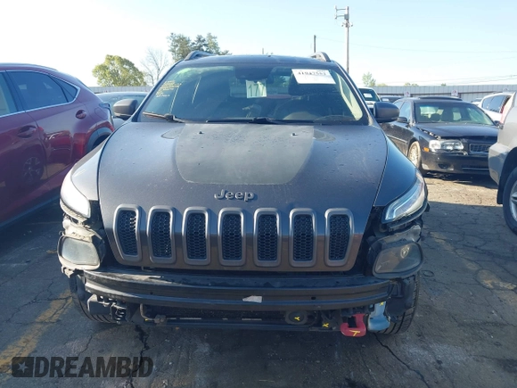 2014 Jeep Cherokee Trailhawk with VIN 1C4PJMBS6EW167517, listed as a IAAI auction lot 41947552 with 233,572 mi miles. Bid and sale history available at carsss.com. Image 13.