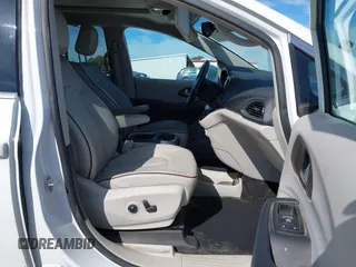2017 Chrysler Pacifica Limited with VIN 2C4RC1GG6HR659936, listed as a IAAI auction lot 42024887 with 83,705 mi miles and . Bid and sale history available at DreamBid. Image 5.