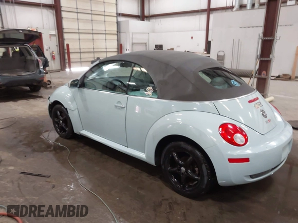 2006 Volkswagen Beetle z VIN 3VWRF31Y26M310844, wystawiony jako IAAI lot #42192356 z przebiegiem 120 740 mil mil oraz . Historia ofert i sprzedaży dostępna na DreamBid. Obrazek 3.