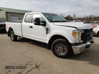 2017 Ford F-250 XLT z VIN 1FT7X2A60HEF21937, wystawiony jako Copart lot #77828424 z przebiegiem 98 679 mil mil oraz Szkoda całkowita • Salvage title. Historia ofert i sprzedaży dostępna na DreamBid. Obrazek 4.